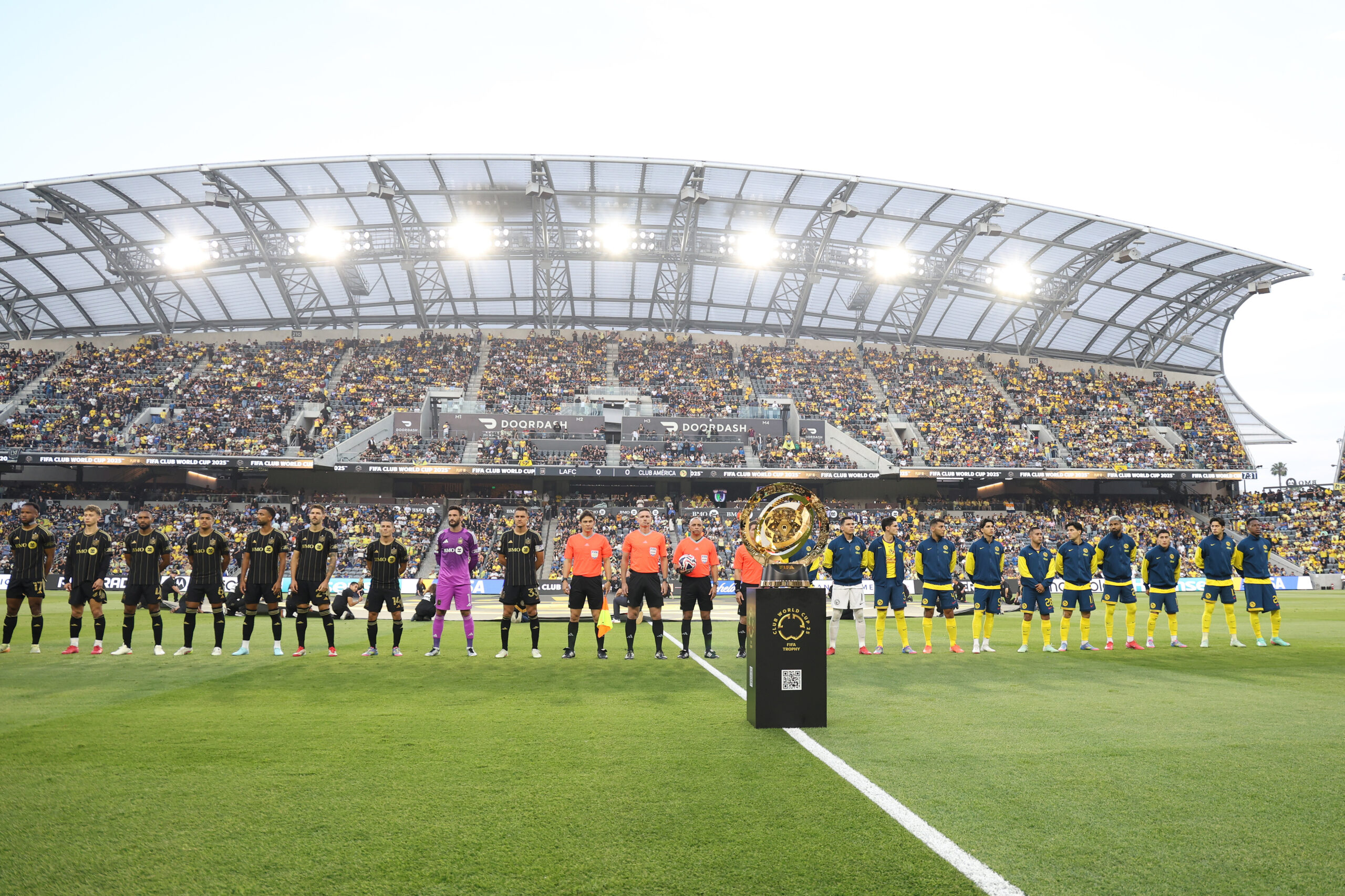 Club America runs with Los Angeles FC during the FIFA Club World Cup 2025. Photo credit Luiza Moraes 